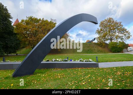 Il monumento a Broken Line a Tallinn, Estonia, per le vittime della catastrofoe del traghetto nel 1994. Monumento "linea rotta" a Tallinn, Estonia. Foto Stock