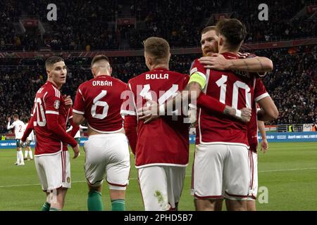 Budapest. 27th Mar, 2023. Dominik Szoboszlai (1st R) dell'Ungheria celebra il punteggio con i compagni di squadra durante la partita di qualificazione UEFA euro 2024 Group G tra Ungheria e Bulgaria a Budapest, Ungheria, il 27 marzo 2023. Credit: Attila Volgyi/Xinhua/Alamy Live News Foto Stock