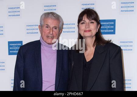 Claude Lelouch e Valerie Perrin hanno partecipato al Gala Stethos D'Or 2023 presso l'Hotel Georges V il 27 marzo 2023. Foto di Aurore Marechal/ABACAPRESS.COM Foto Stock