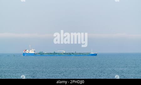 Enormi cisterne in alto mare Foto Stock