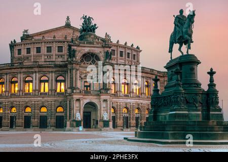 Semperoper di Dresda, Sassonia, Germania Foto Stock