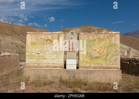 Cimitero storico vicino a Kysyl Oi, Kirghizistan Foto Stock