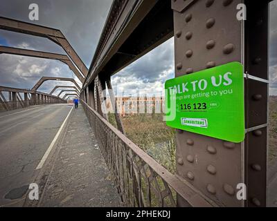 Punto di pericolo suicida, il ponte Cantilever a Latchford sul MSC, Manchester Ship Canal, Warrington, Cheshire, Inghilterra, REGNO UNITO, WA4 2BU Foto Stock