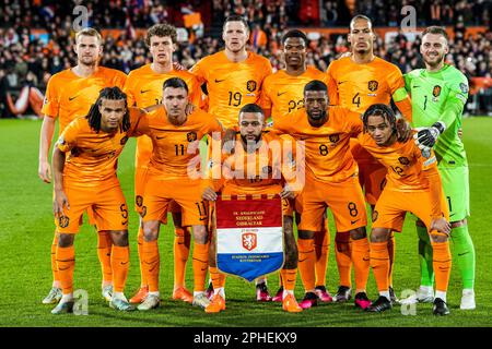 Rotterdam - (fila in alto l-r) Matthijs de ligt of Holland, Mats Wieffer of Holland, Wout Weghorst of Holland, Denzel Dumfries of Holland, Virgil van Dijk of Holland, portiere dell'Olanda Jasper Cillessen (fila in basso l-r) Nathan Ake of Holland, Steven Berghuis of Holland, Memphis Depay of Holland, Georginio di Wijninio, Georginio of Holland Xavi Simons of Holland durante la partita tra Paesi Bassi e Gibilterra allo Stadion Feijenoord De Kuip il 27 marzo 2023 a Rotterdam, Paesi Bassi. (Foto Box to Box/Tobias Kleuver) Foto Stock