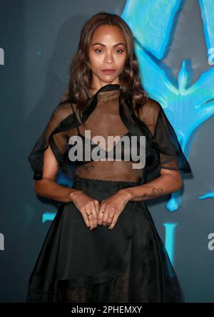 Londra, Regno Unito. 04th Dec, 2022. Zoe Saldana partecipa alla fotocellula 'Avatar: La via dell'acqua' a Corinthia London a Londra, Inghilterra. (Foto di Fred Duval/SOPA Images/Sipa USA) Credit: Sipa USA/Alamy Live News Foto Stock