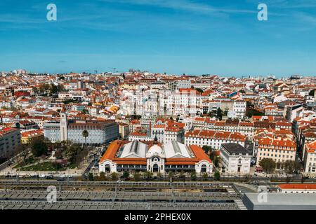 Lisbona, Portogallo - 26 marzo 2023: Out Market Lisboa, una sala alimentare situata nel Mercado da Ribeira a Cais do Sodre Foto Stock