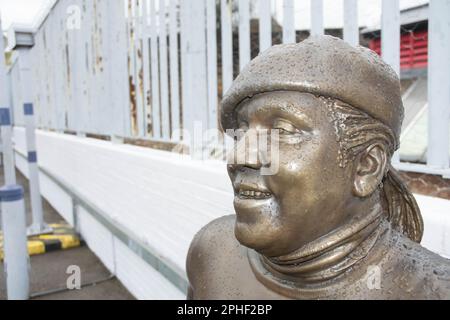 Il pezzo di piattaforme, ritenuto essere la prima rappresentazione del popolo nero in inghilterra creato dallo scultore Kevin Atherton, è stato installato per la prima volta nel 1986. Foto Stock