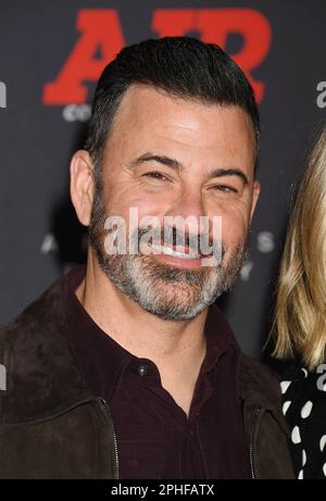 Los Angeles, California, Stati Uniti. 27th Mar, 2023. Jimmy Kimmel partecipa alla prima mondiale di 'AIR' degli Amazon Studios al Regency Village Theatre il 27 marzo 2023 a Los Angeles, California. Credit: Jeffrey Mayer/JTM Photos/Media Punch/Alamy Live News Foto Stock