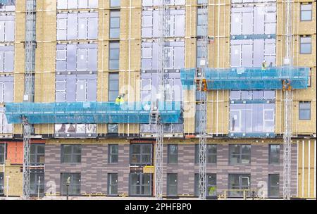 Manchester, Regno Unito. 26th Mar, 2023. Operai edili sulle piattaforme X1 Manchester sviluppo acque sull'isola di Pomona Old Trafford Manchester Manchester Manchester. Immagini garyroberts/worldwiddefeatures. Credit: GaryRobertsphotography/Alamy Live News Foto Stock