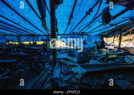 Estrazione illegale di oro a Giava, Indonesia, Asia Foto Stock