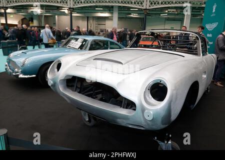 Hand Built, Body Sell of a DB5, sullo stand Aston Martin Works, al London Classic Car Show 2023 Foto Stock