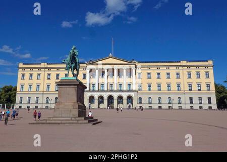 Norvegia, Oslo, il Palazzo reale - Slottet - a Oslo è stato costruito nella prima metà del 19th ° secolo il palazzo è la residenza ufficiale del curren Foto Stock