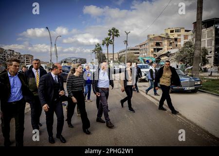 HATAY - Liesje Schreinemacher, ministro del Commercio estero e della cooperazione allo sviluppo, durante una visita di lavoro nella zona sismica della Turchia. La visita è dedicata agli aiuti umanitari e alla ricostruzione. ANP ROBIN VAN LONKHUIJSEN olanda fuori - belgio fuori Foto Stock