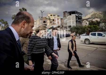 HATAY - Liesje Schreinemacher, ministro del Commercio estero e della cooperazione allo sviluppo, durante una visita di lavoro nella zona sismica della Turchia. La visita è dedicata agli aiuti umanitari e alla ricostruzione. ANP ROBIN VAN LONKHUIJSEN olanda fuori - belgio fuori Foto Stock