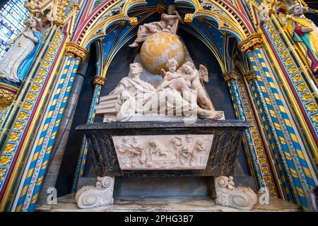 Sir Isaac Newton Monument nell'Abbazia di Westminster. La chiesa è patrimonio dell'umanità, situata accanto al Palazzo di Westminster, nella città di Westminster, a Lond Foto Stock