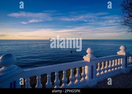 Vista sul mare dal Balcon de Mediterraneo all'Isla de Benidorm. Foto Stock