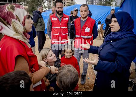 HATAY - Liesje Schreinemacher, ministro del Commercio estero e della cooperazione allo sviluppo, durante una visita di lavoro nella zona sismica della Turchia. La visita è dedicata agli aiuti umanitari e alla ricostruzione. ANP ROBIN VAN LONKHUIJSEN olanda fuori - belgio fuori Foto Stock