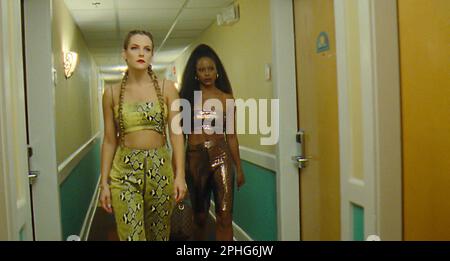 RILEY KEOUGH e TAYLOUR PAIGE a ZOLA (2020), regia di JANICZA BRAVO. Credit: FILM KILLER / Album Foto Stock