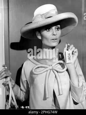 DALIAH LAVI nei SILENZIATORI (1966), diretto da PHIL KARLSON. Credit: FOTO DI COLUMBIA / Album Foto Stock