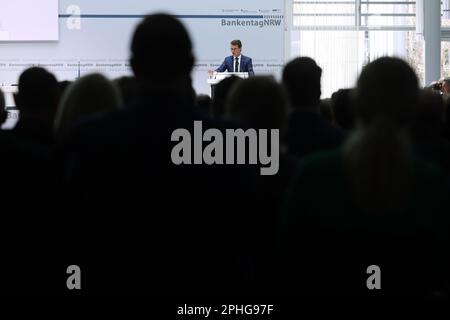 Duesseldorf, Germania. 28th Mar, 2023. Hendrik Wüst (Ministro Presidente della NRW) interviene alla Giornata delle banche della NRW. La Giornata bancaria NRW è un'azienda che si occupa di NRW. Credit: David Young/dpa/Alamy Live News Foto Stock