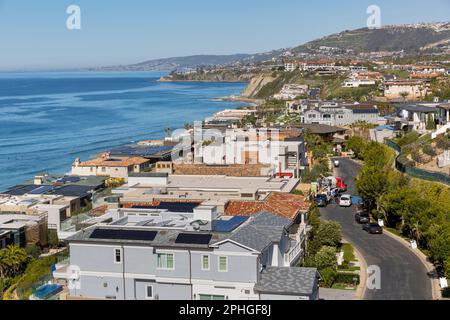 New West Coast case vacanza di lusso in una comunità gated lungo Strands Beach a Dana Point, Orange County, California del Sud. Foto Stock