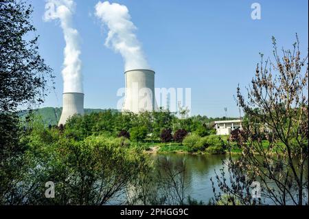 Vicino al confine belga; vicino Givet; la centrale di Chooz porta il rischio nucleare al confine belga nelle Ardenne francesi | la centra Foto Stock