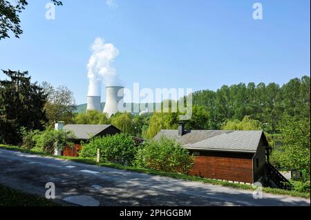 Vicino al confine belga; vicino Givet; la centrale di Chooz porta il rischio nucleare al confine belga nelle Ardenne francesi | la centra Foto Stock