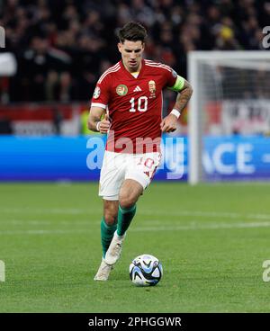 BUDAPEST, UNGHERIA - 27 MARZO: Dominik Szoboszlai di Ungheria corre con la palla durante la partita di qualificazione UEFA EURO 2024 di gruppo B tra Ungheria e Bulgaria alla Puskas Arena il 27 marzo 2023 a Budapest, Ungheria. Foto Stock