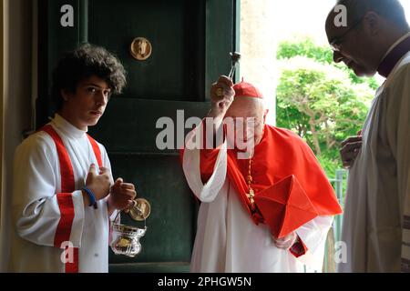 13 giugno 2015: Card. Karl Josef Rauber prende possesso del titolo di Sant'Antonio di Padova a Roma. Foto Stock