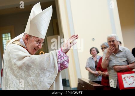 13 giugno 2015: Card. Karl Josef Rauber prende possesso del titolo di Sant'Antonio di Padova a Roma. Foto Stock