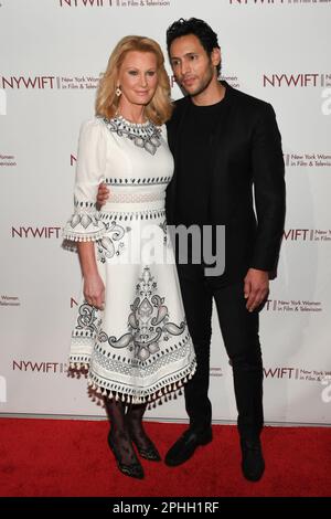 New York, Stati Uniti. 28th Mar, 2023. Sandra Lee e ben Youcef partecipano ai New York Women in Film & Television (NYWIFT) 43rd Annual Muse Awards alla Cipriani 42nd Street di New York, NY, il 28 marzo 2023. (Foto di Efren Landaos/Sipa USA) Credit: Sipa USA/Alamy Live News Foto Stock