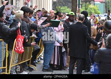 Katy Perry lascia The View il 28 marzo 2023 a New York City. Foto Stock