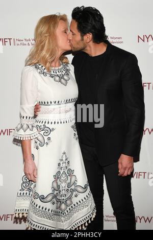 New York, Stati Uniti. 28th Mar, 2023. Sandra Lee e ben Youcef partecipano ai New York Women in Film & Television (NYWIFT) 43rd Annual Muse Awards alla Cipriani 42nd Street di New York, NY, il 28 marzo 2023. (Foto di Efren Landaos/Sipa USA) Credit: Sipa USA/Alamy Live News Foto Stock