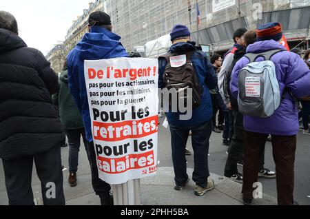 10ème journée contre la réforme des retraites , 450000 personnes chiffre CGT ont défilés dans le calme à Paris avec le soutien de LFI du PS et du PCF Foto Stock