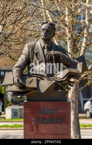 Novi Sad, Serbia - 24 marzo 2023: Busto di Uzeyir Hajibeyov, un compositore azerbaigiano, direttore d'orchestra, pubblicista, drammaturgo, e figura sociale Foto Stock