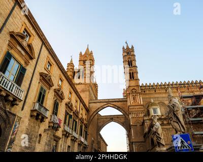 Torri occidentali della Cattedrale di Palermo - Sicilia, Italia Foto Stock