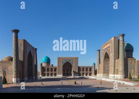 Panorama di piazza Registan nella città di Samarcanda, Uzbekistan, Sentral Asia Foto Stock