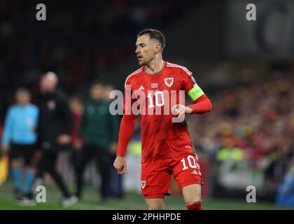 28th marzo 2023; Cardiff City Stadium, Cardiff, Galles: Calcio qualificatore Euro 2024, Galles contro Lettonia; Aaron Ramsey of Wales Foto Stock