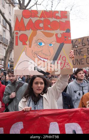 Parigi, Francia, 28/03/2023, manifestazione parigina del 28 marzo contro la riforma delle pensioni - 28/3/2023 - Francia / Parigi / Parigi - in questa decima giornata di manifestazione contro la riforma delle pensioni, la processione intersindacale ha marciato tra la Repubblica e la Nation.Credit: Laurent Paillier / le Pictorium / Alamy Live News Foto Stock