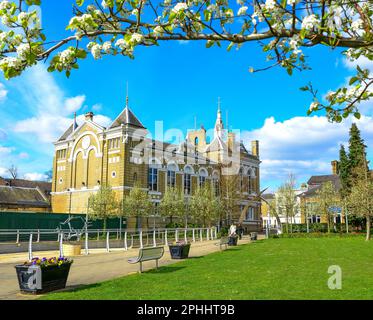 Primavera fioriscono, Memorial Gardens, Staines-upon-Thames, Surrey, England, Regno Unito Foto Stock