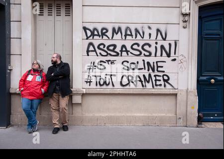 Parigi, Francia, 28/03/2023, manifestazione parigina del 28 marzo contro la riforma delle pensioni - 28/3/2023 - Francia / Parigi / Parigi - in questa decima giornata di manifestazione contro la riforma delle pensioni, la processione intersindacale ha marciato tra la Repubblica e la Nation.Credit: Laurent Paillier / le Pictorium / Alamy Live News Foto Stock