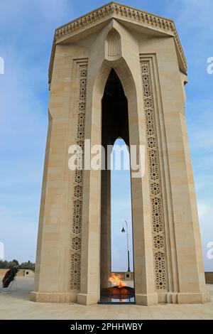 Monumento alla fiamma eterna al vicolo dei Martiri di Baku Foto Stock