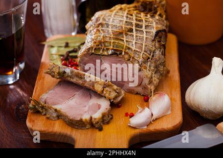 Prosciutto fresco cotto in rete Foto Stock
