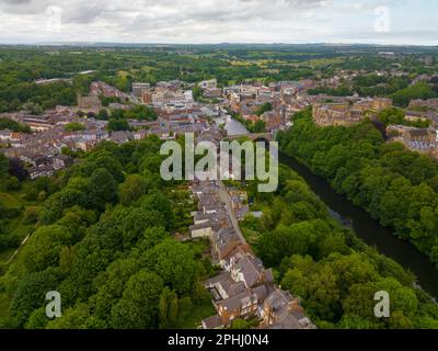 Centro storico della città di Durham vista aerea, tra cui Framwellgate Bridge over River Wear. Il castello e la cattedrale di Durham sono patrimonio dell'umanità dell'UNESCO Foto Stock