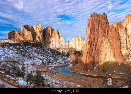 Splendida alba invernale allo Smith Rock state Park. Oregon centrale. Foto Stock