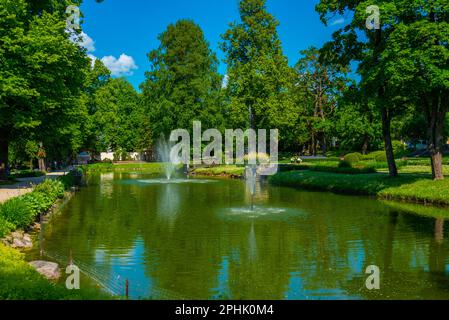 Parco del castello di Cesis in Lettonia. Foto Stock