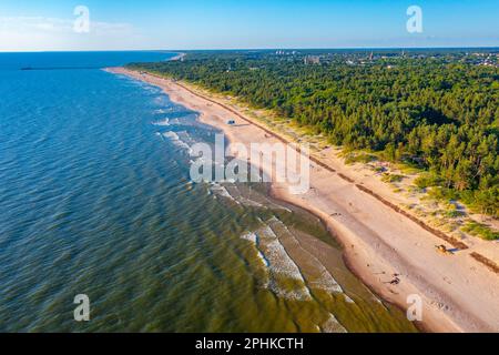 Una giornata di sole in una spiaggia a Palanga, Lituania. Foto Stock