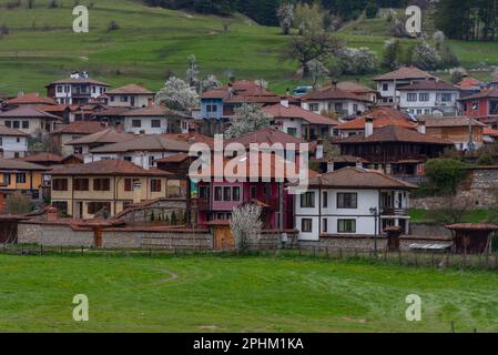 Case tradizionali nella città bulgara Koprivshtitsa. Foto Stock