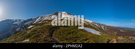 La catena montuosa della Stara Planina vista dal sentiero verso la vetta del Botev, Bulgaria. Foto Stock