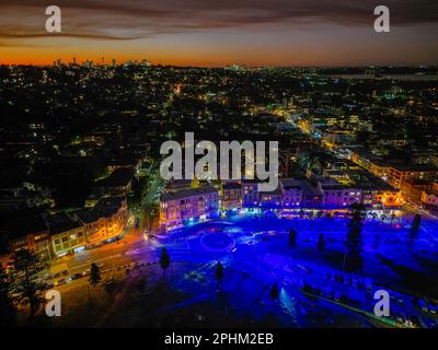 Vista aerea delle luci colorate di notte sul Bondi Junction Australia. Foto Stock
